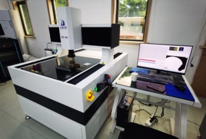 Machine de mesure optique visuelle CNC de haute précision Système de mesure vidéo à portique avec tension 220V Garantie 1 an - Product Image 5