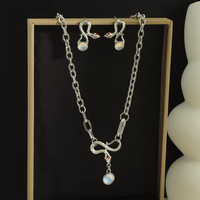 Collier tendance avec pendentif animal en perle plaqué or, design de créateur, personnalisé, simple, chaîne en boîte rouge, style boutique