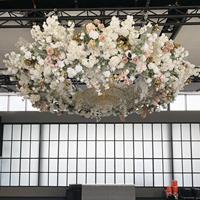 Guirlande de fleurs de cerisier de mariage au design floral exquis personnalisé, fleurs artificielles en soie, fleurs de plafond personnalisées, toile de fond murale de fleurs, plafond