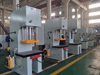 Presse hydraulique à colonne unique multifonctionnelle de petite et moyenne taille à vitesse rapide de 63 tonnes avec fonction rapide et lente