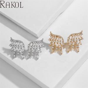 RAKOL EP5347 Zircon cubique en vrac Bijoux de mariage de mode Boucles d'oreilles pour femmes en forme d'aile quotidiennes - Product Image 4