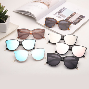 Lunettes de soleil Qianai pour femme, monture irrégulière marron, protection UV Type 3, pour tenues mode, fêtes et conduite - Product Image 2