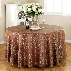 Mantel Redondo Brillante con Jacquard en Espiral Rojo Vino - Cubierta de Mesa Impermeable y Resistente a las Manchas para Eventos de Boda y Decoración del Hogar - Product Image 3