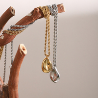 Collier pendentif goutte d'eau Dreamshow, chaîne torsadée, acier inoxydable 316L, plaqué or 18 carats, design minimaliste sculptural