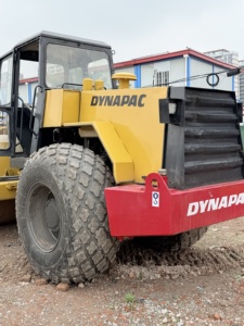 Rouleau compresseur d'occasion DYNAPAC CA301D, rouleau vibratoire monocylindre de seconde main, haute qualité, disponible à Shanghai - Product Image 2