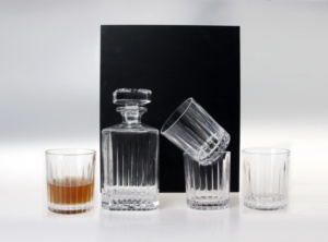 Decantador de whisky vintage de cristal, sin plomo, cuadrado, con juego de vidrio - Product Image 4