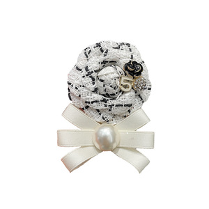 Broche Pequeno de Plástico Estilo Camélia Xiaoxiang com Pérolas Artesanais para Mulheres, Ideal para Camisas e Suéteres - Product Image 5