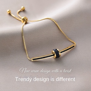 Bracelet en acier inoxydable plaqué or 18 carats Aoran, best-seller, trèfle à cinq feuilles, luxe, tendance, cadeau pour femme - Product Image 3