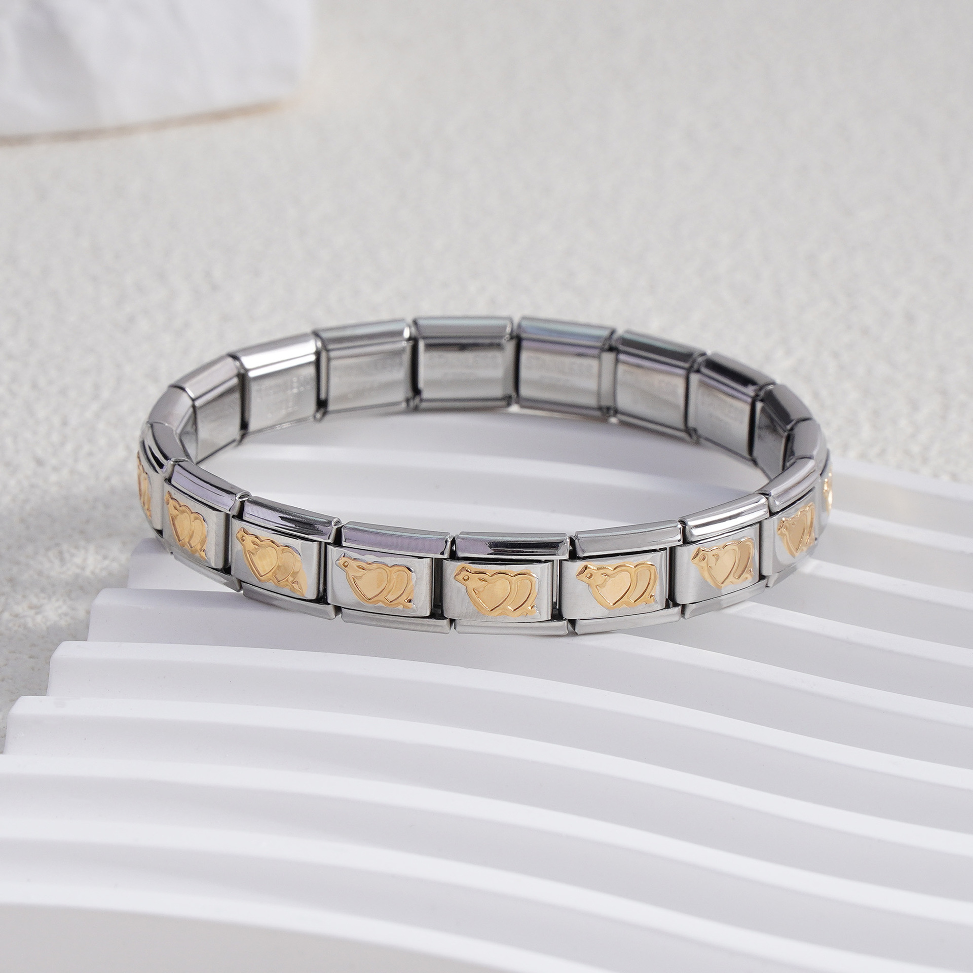 ลูกศรหัวใจคู่ตรงกลางสีทอง รุ่น BD-240