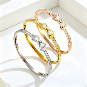 Bracelet manchette en acier inoxydable avec nœud mignon, couleur or/or rose/argent, incrusté de nacre et de cristaux, cadeau d'anniversaire pour femme - Product Image 1