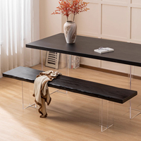 Esstisch aus Acryl und schwarzem Massivholz im Wabi-Sabi-Stil mit langer Dielen bank und einfachem Stuhl für die Freizeit zu Hause