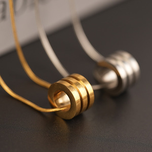 Cadena de Hueso de Serpiente de Acero de Titanio Inoxidable, Delgada y Versátil, para Suéter de Mujer, Nueva Cadena de Hombre Chen Song, Moderna, Sencilla y Ligera - Product Image 1