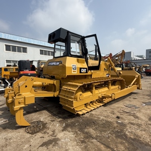 Bulldozer CAT D6D Usado de Alta Eficiencia para Movimiento de Tierras, Nivelación de Terrenos de Construcción y Proyectos Mineros - Product Image 1