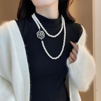 Collier de luxe en perles de camélia, collier de perles avec fleurs, fait main, double couche, longue chaîne pour pull, bijoux fins pour mariage
