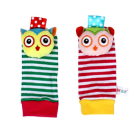 Avec emballage de cartes de couleur Foot Finders Doll Baby Rattle Socks Toys