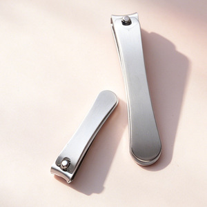 Cortauñas grandes de acero inoxidable para uso doméstico, extra gruesos y afilados para adultos, herramienta de manicura unisex para el hogar. - Product Image 3
