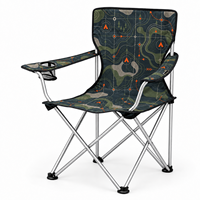 Chaises de camping pliables en gros avec porte-gobelet latéral et logo et motif personnalisés pour les voyages en plein air et les excursions tout-terrain