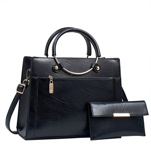 Bolso de mano grande de piel sintética acolchada color burdeos, estilo minimalista y a la moda, para mujer, de lujo, premium, RTS, pedido mixto al por mayor - Product Image 2