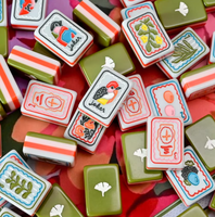 Modernes Luxuriöses Ozeanblau Amerikanisches Mahjong-Set 160 Steine 4-Schichtige Acryl Faltbare Tragbare Version für Unterhaltung