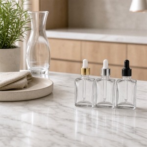 Botella de Vidrio Cuadrada con Gotero, Transparente, Vacía, para Cosméticos y Sueros, con Tapa Plateada o Negra, para Aceites Esenciales al por Mayor - Product Image 1