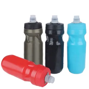 BPA मुक्त 24oz प्लास्टिक बाइक बोतल निचोड़ खेल पानी की बोतलें पिंजरों साइकल चलाना साइकिल पानी की बोतल थोक
