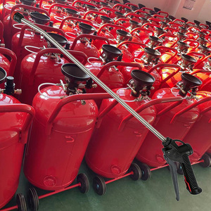 Machine à mousse pour lavage auto 24L 50L rouge, compresseur d'air manuel avec tuyau et pistolet pour le nettoyage des véhicules - Product Image 2