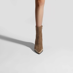 Bottines chaussettes à talon aiguille et bout pointu pour femme, en daim/cuir avec embout contrastant, idéales pour les soirées et les rendez-vous galants - Product Image 4