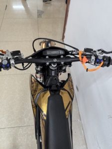 Moto tout-terrain électrique pour adultes F29R, pneus avant 90/90-21, arrière 140/80-18, transmission par chaîne - Product Image 4