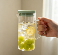 Carafe en verre borosilicate à nervures verticales avec couvercle vert et poignée en verre, résistante à la chaleur, pour jus et thé glacé