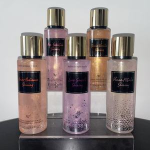Bruma Corporal Perfumada con Aroma Floral y Frutal <span class=keywords><strong>Bare</strong></span> <span class=keywords><strong>Vanilla</strong></span> Love Spell de 250 ml, Perfume en Cofre, Spray Corporal para Mujer - Product Image 3