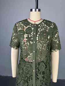 جودة عالية الصيف المرأة جوفاء بلون واحد قميص الدانتيل والسراويل القصيرة طقم من قطعتين - Product Image 4