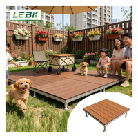 Nouvelle conception de terrasse modulaire en WPC, portable, imperméable, facile à nettoyer, préfabriquée, réglable en hauteur, antidérapante, sécurisée, pour la cour de la maison
