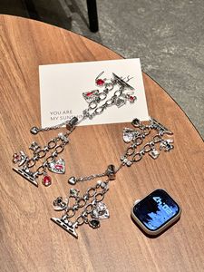 Correa de reloj de metal delicada para mujer, con adorno de corazón, ajustable, para reloj inteligente. - Product Image 2