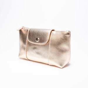 Bolsa de maquillaje de moda de fábrica ISO BSCI, bolsa de cosméticos de cuero de Metal brillante para conveniencia de cosméticos - Product Image 3