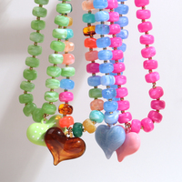 Collier tendance pour femme, bijoux de fête élégants, collier coloré avec breloques en forme de cœur 3D, perles géométriques, pendentif en acrylique en forme de cœur