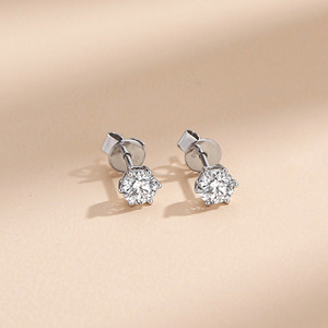 Boucles d'oreilles clous en or 18 carats avec diamants de laboratoire pour femme, micro-solitaires minimalistes, dos plat, hypoallergéniques, bijoux de piercing - Product Image 5