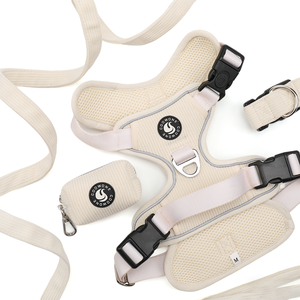 デザイナーによるパーソナライズされたノープル犬用ハーネスとリードセット、うんち袋ディスペンサー付き、コーデュロイ素材のペット用ハーネス、ランニングやハイキングに最適 - Product Image 1