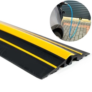 Coperchio del cavo di ricarica EV sotto la porta del garage flessibile e resistente per caricabatterie EV - Product Image 1