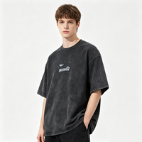 T-shirt Oversize Effet Vieilli Kornit DTG avec Motif Éclaboussures Lune et Étoile, Étiquette Rectangulaire, Bords Bruts, Style Grunge Urbain