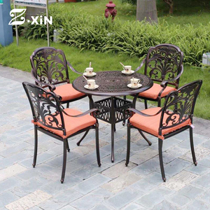 Ensemble <span class=keywords><strong>de</strong></span> <span class=keywords><strong>table</strong></span> et <span class=keywords><strong>de</strong></span> chaises <span class=keywords><strong>de</strong></span> salle à manger d'extérieur en <span class=keywords><strong>aluminium</strong></span> moulé 5 pièces pour 4 <span class=keywords><strong>personnes</strong></span>, comprenant un fauteuil rembourré, adapté aux jardins et aux patios. - Product Image 1