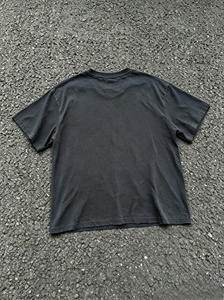 Camiseta de algodón negra de manga corta con cuello redondo para hombre, corte regular, informal, de punto liso teñido. - Product Image 3