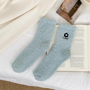 नई शरद ऋतु और सर्दियों के कढ़ाई फूलों के मोजे मोटी महिलाएं फजी मोजे मोटी महिलाएं फजी मोजे - Product Image 6