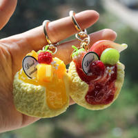 Porte-clés en résine 3D, pendentif gâteau aux fruits simulé, mini-dessert, breloque mignonne en forme de nourriture pour sac à main, petit cadeau, vente en gros