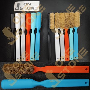 Brosse en plastique à poils de sanglier naturels écologiques six couleurs pour l'escalade de gymnastique à utiliser avec des lunettes d'assurage - Product Image 2