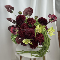 MoKtong OEM Hochzeitsdekoration im Landhausstil, Rot-Grüner Kunstblumenstrauß, Outdoor-Hochzeitstisch-Mittelstück