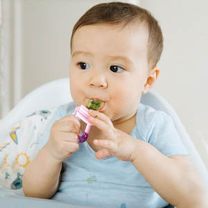 BPA içermeyen silikon yürümeye başlayan diş kaşıyıcı emzik özelleştirilebilir Logo bebek meme diğer çocuk yiyecekleri meyve besleyici yapılan kauçuk lateks - Product Image 5