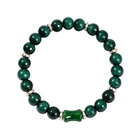 Bracelet de luxe en perles rondes de huit millimètres couleur émeraude, avec centre en forme de baril et entretoises dorées, en jade vert