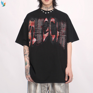 เสื้อยืดผู้ชายแฟชั่นสไตล์อเมริกันทรงโอเวอร์ไซส์ ผ้าคอตตอน 100% หนัก 180 กรัม ทรงหลวม สตรีทแวร์ Y2K สกรีนลายตามสั่ง - Product Image 1