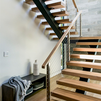 Escalier à poutre simple léger, look élégant pour la décoration intérieure moderne