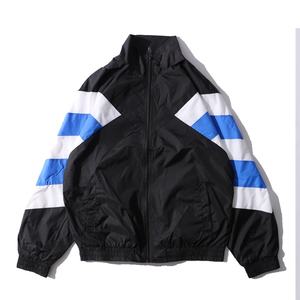 Chaqueta Deportiva Vintage Personalizada con Bloques de Color para Hombre, Chaqueta Cortavientos con Cremallera Completa, Chaqueta de Hip Hop con Mangas de Patchwork - Product Image 1